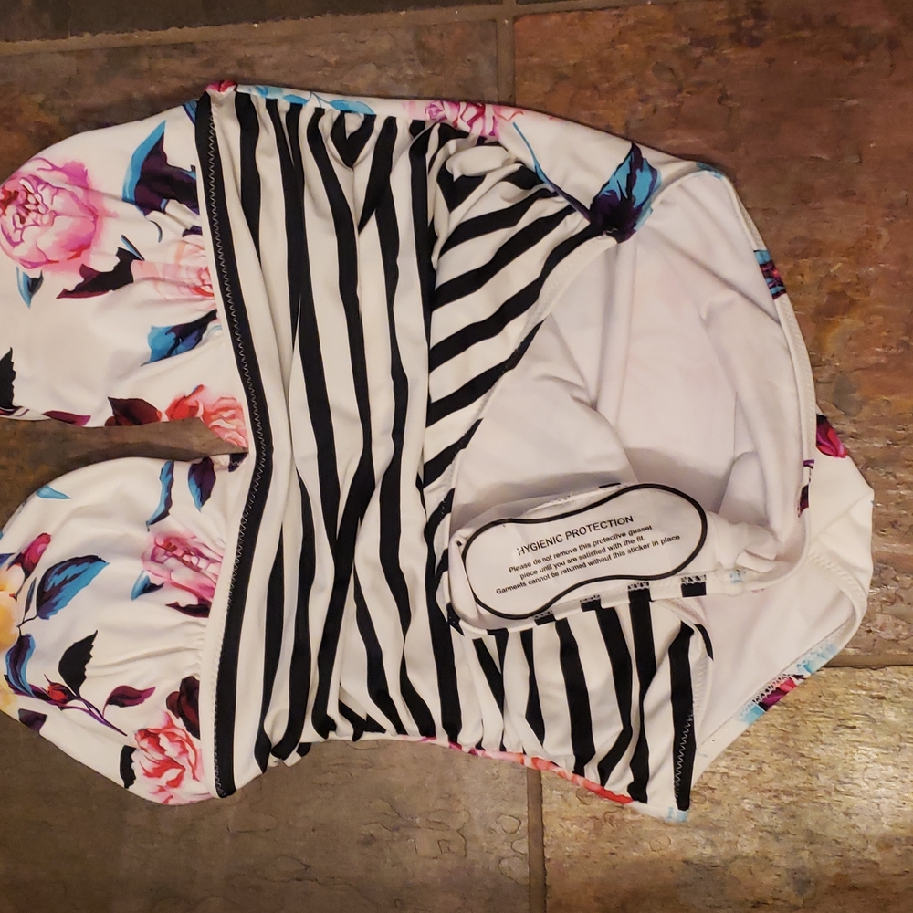Bathing Suite - Picture 2 of 4